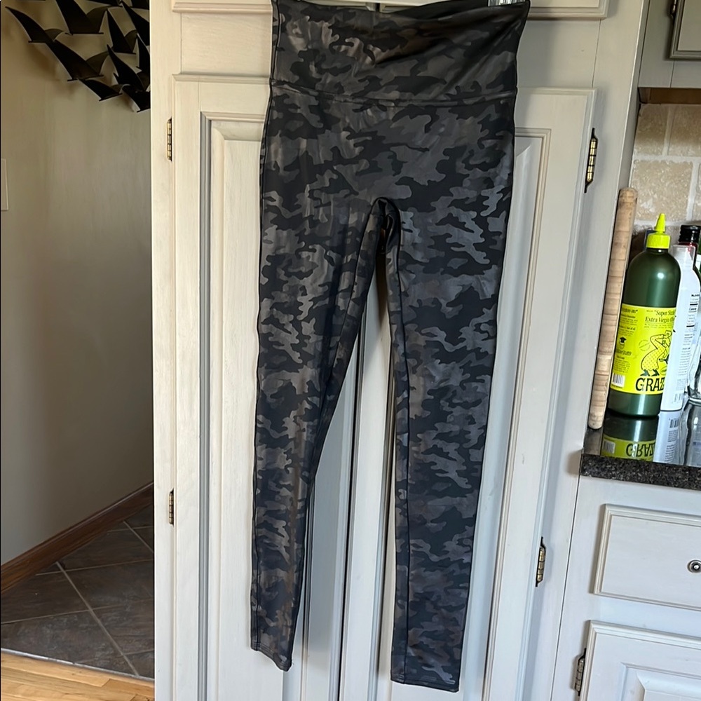 Black and Gray High-Performance Leggings